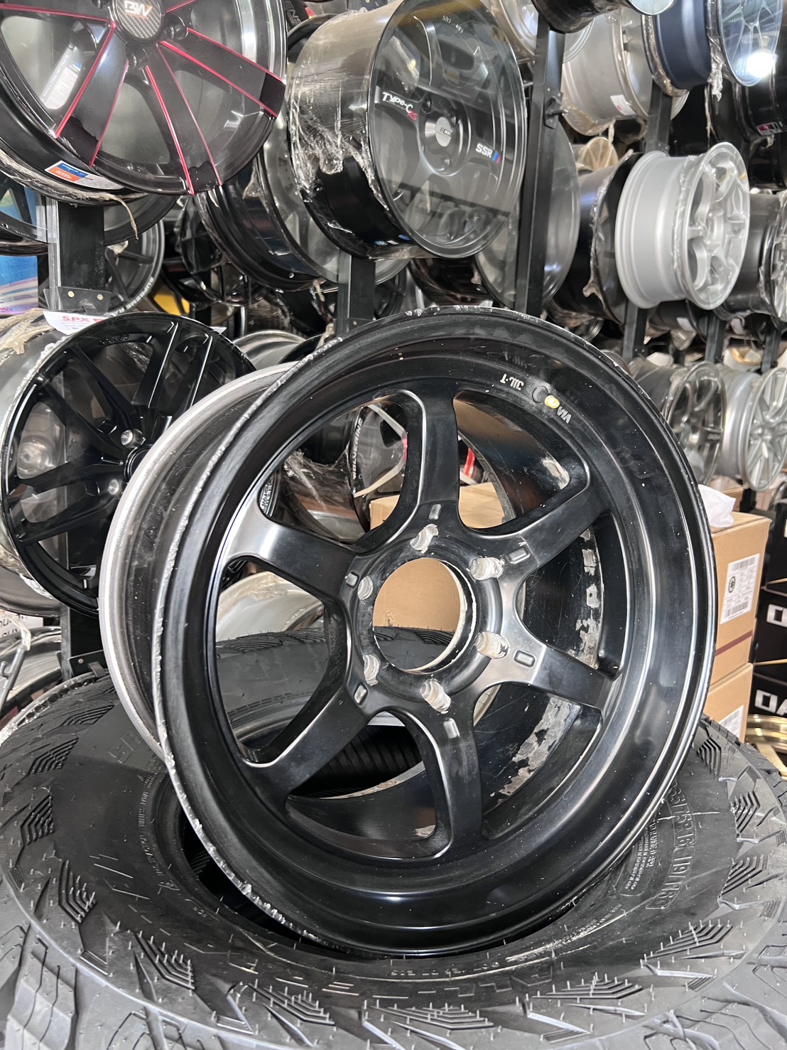 ล้อ K-Speed ขอบ 18” 6รู139 หน้า 9.5 ET15 / หลัง 10.5 ET20 (ลาย 6 ก้านดำด้าน) - Image 12