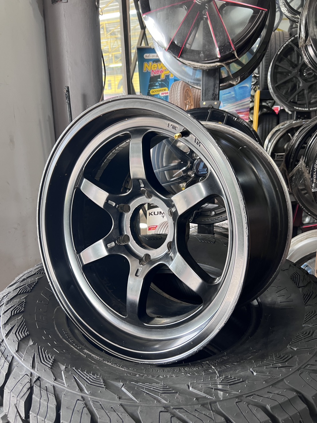 ล้อ K-Speed ขอบ 18” 6รู139 หน้า 9.5 ET15 / หลัง 10.5 ET20 (ลาย 6 ก้านดำด้าน) - Image 4