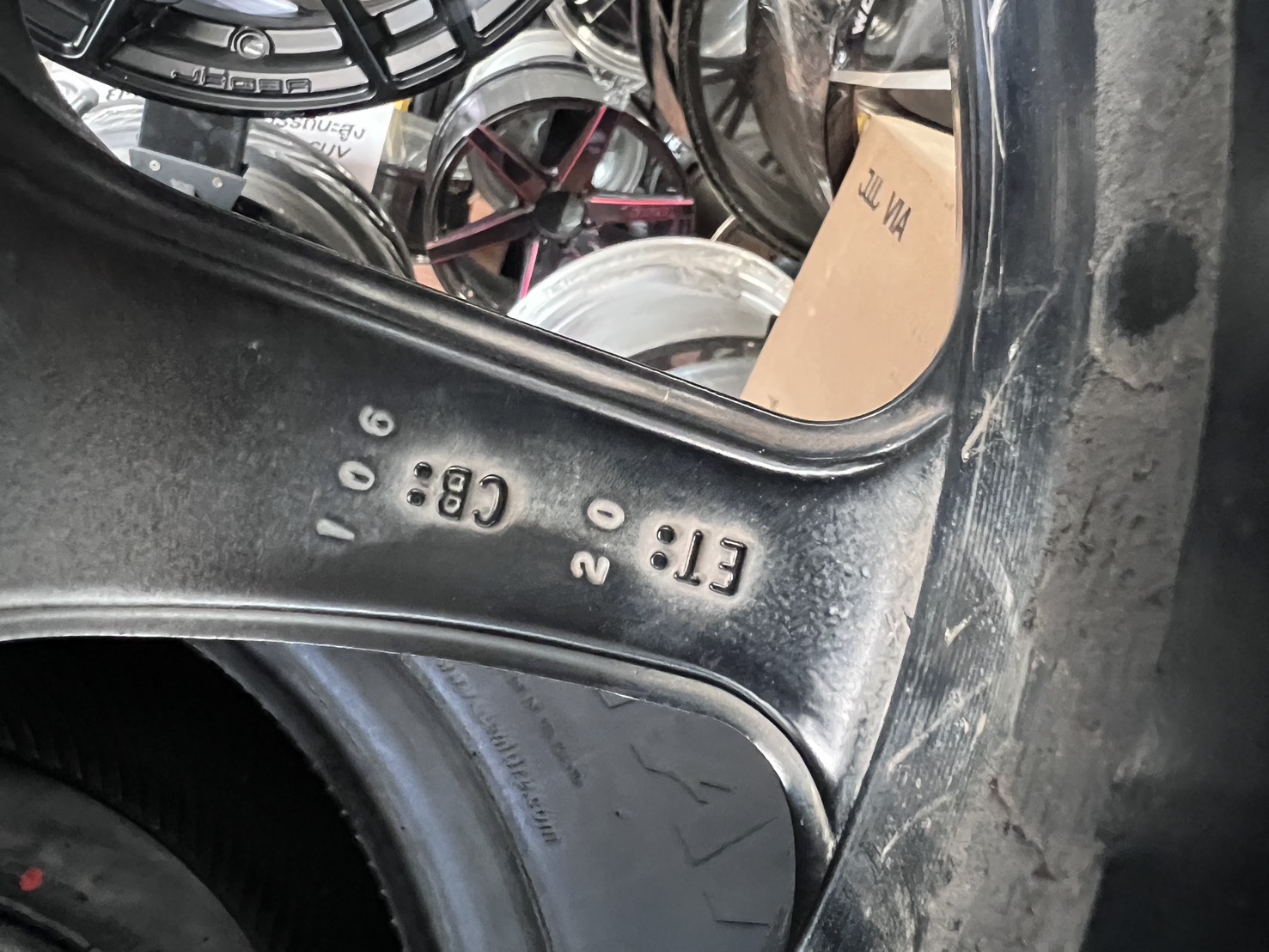 ล้อ K-Speed ขอบ 18” 6รู139 หน้า 9.5 ET15 / หลัง 10.5 ET20 (ลาย 6 ก้านดำด้าน) - Image 7